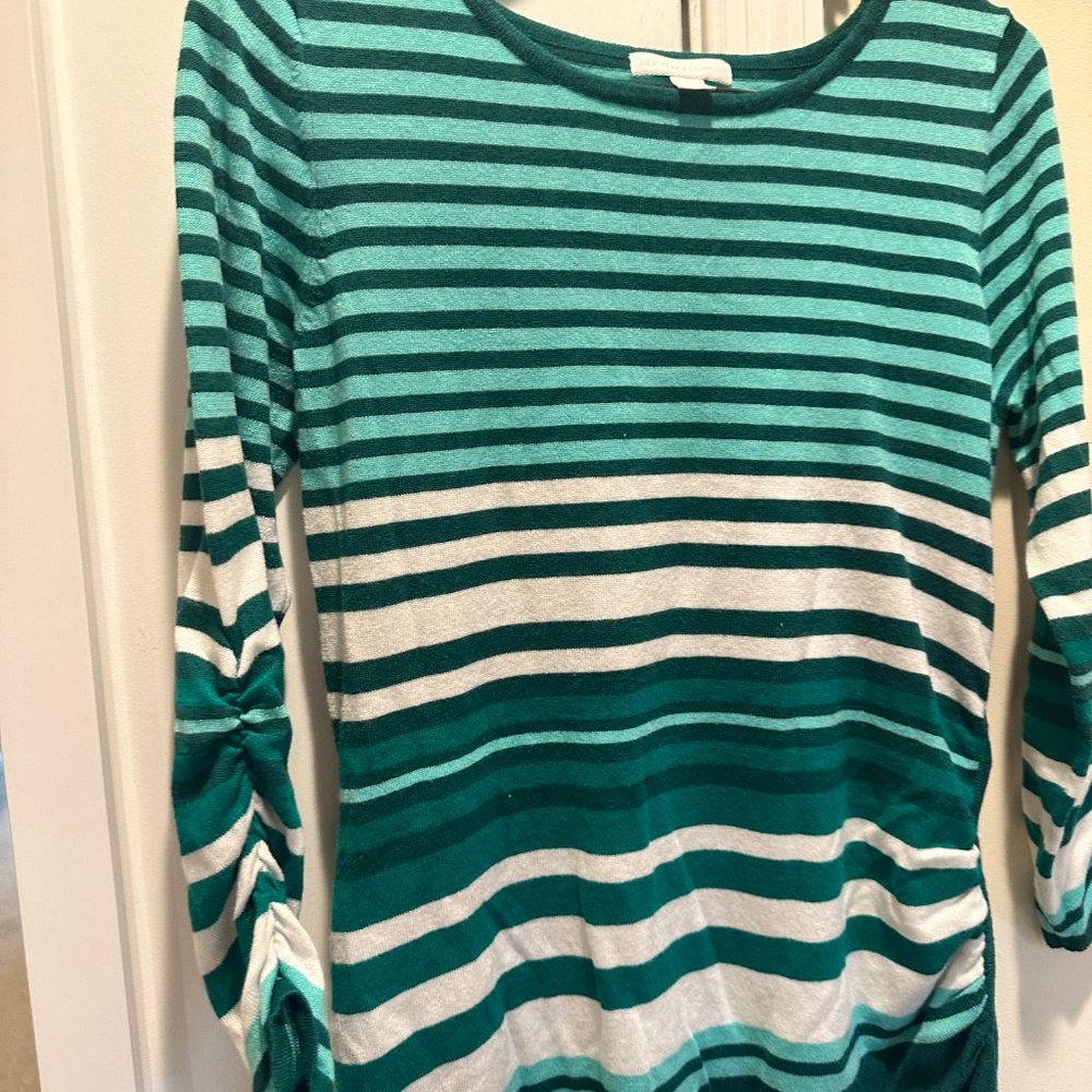 New York & Company Tunic : Worn Once, Stylish 3/4 Sleeve Design with Side Patter